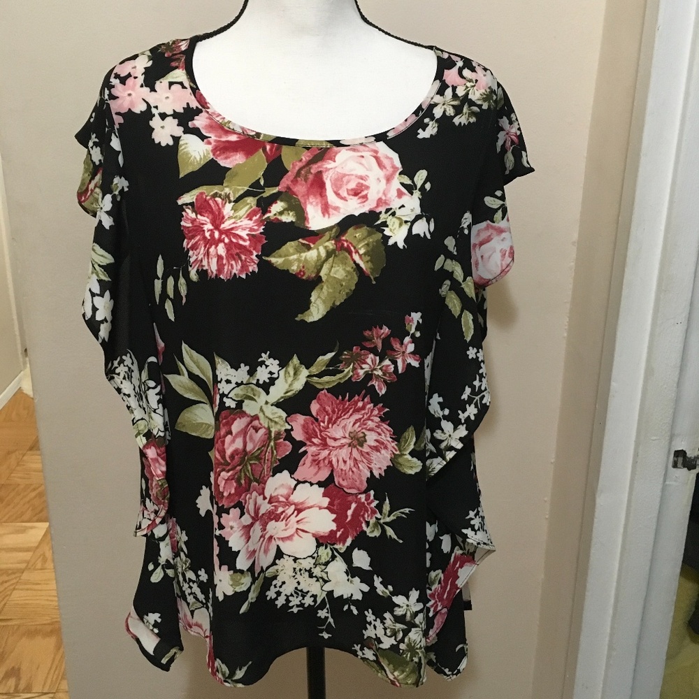 Black Flora Blouse. No sleeves